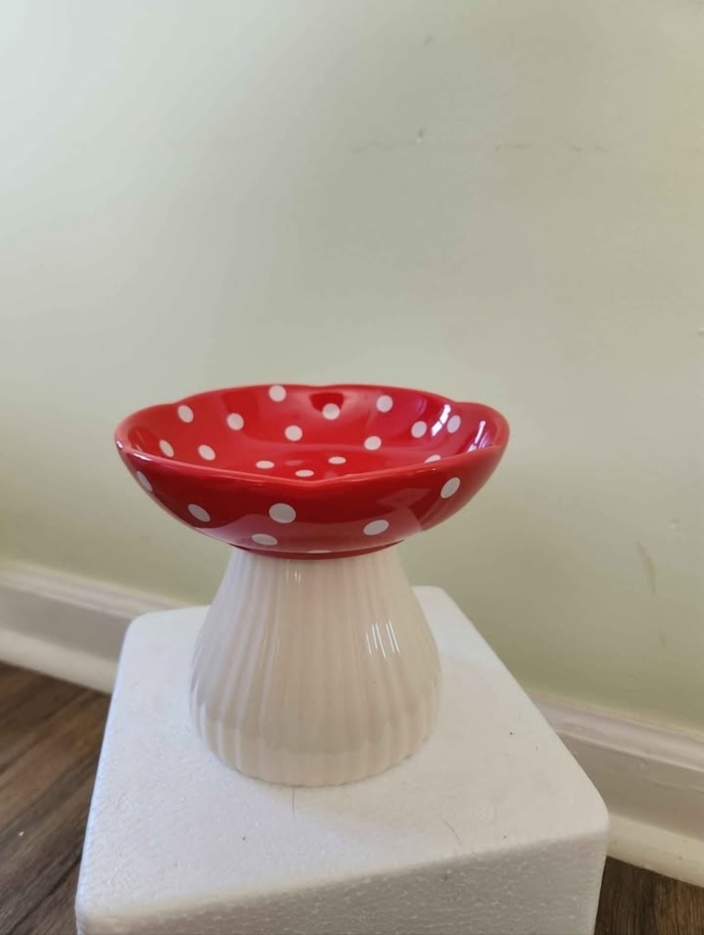Ceramic Raised Mushroom Cat Bowl